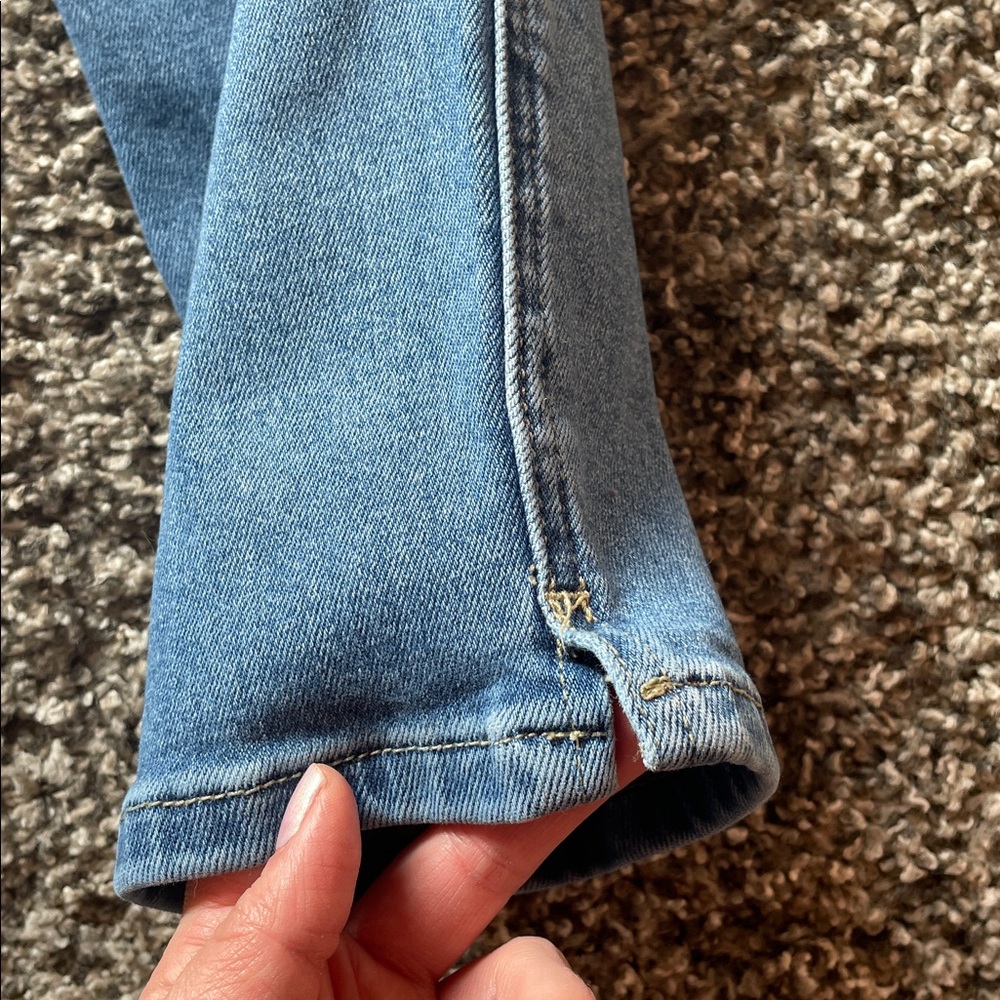 Risen stretch boutique cropped jeans. - Picture 4 of 10
